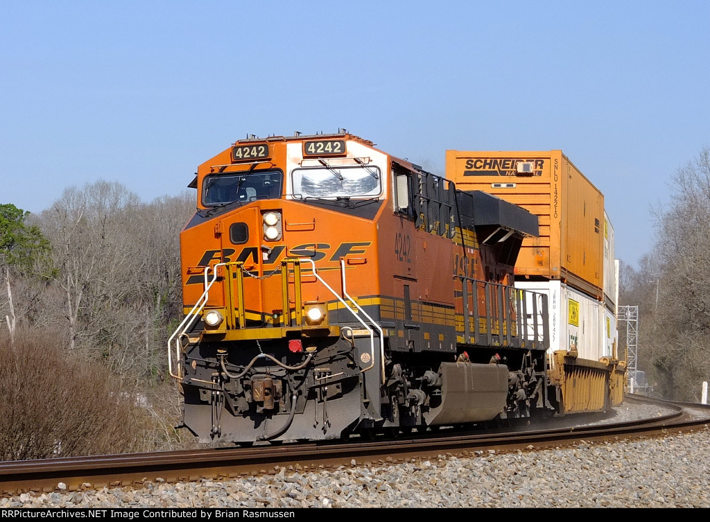 BNSF 4242 on NS